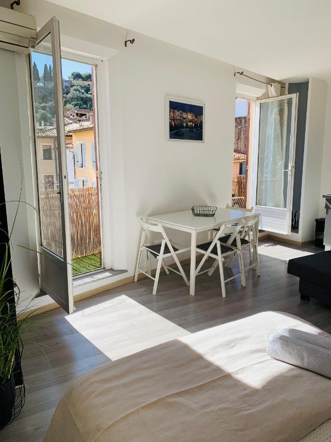 Au Coeur Du Village Joli Studio Каси Экстерьер фото
